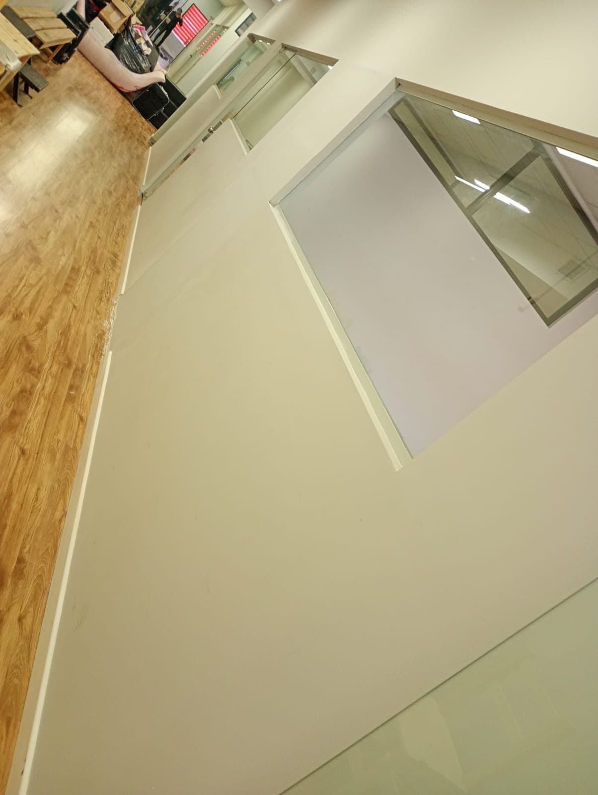 Colocación de pared divisoria - Trabajo terminado