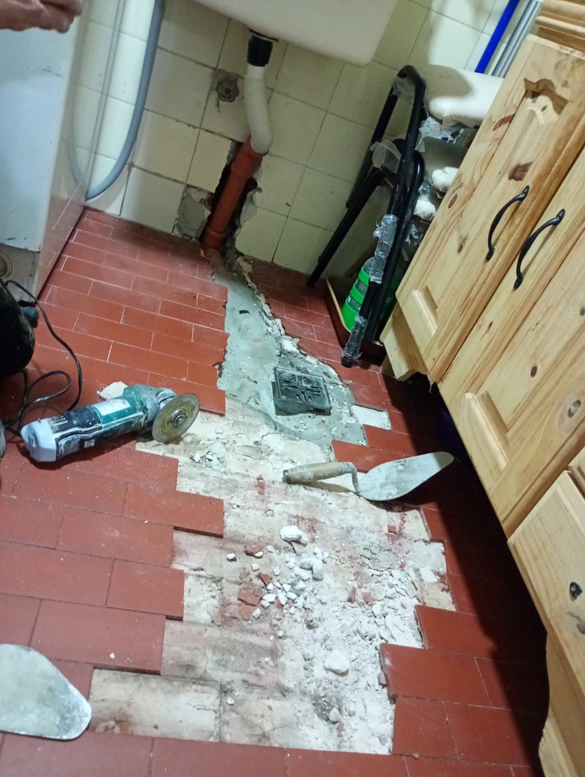 Reparación de piso dañado - Antes